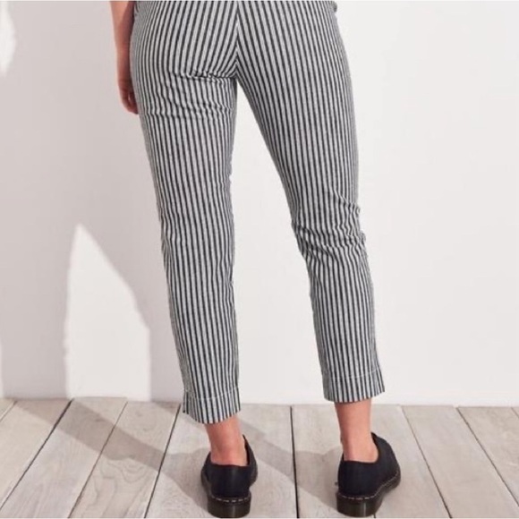 Hollister Striped Ultra High Rise Taper Pants - Picture 2 of 10